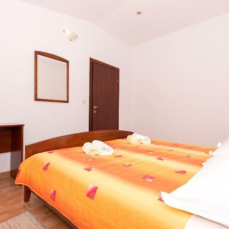 Apartments Fumija Трогир Екстериор снимка