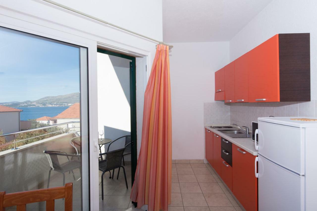 Apartments Fumija Трогир Екстериор снимка
