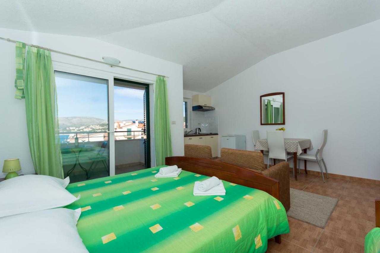 Apartments Fumija Трогир Екстериор снимка