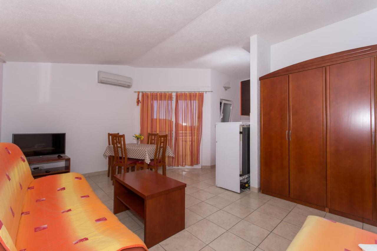 Apartments Fumija Трогир Екстериор снимка