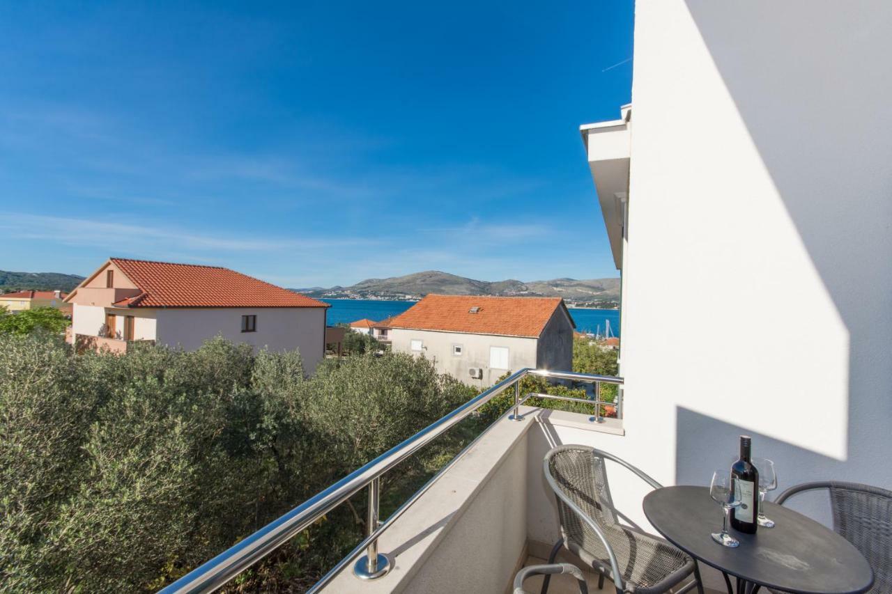 Apartments Fumija Трогир Екстериор снимка