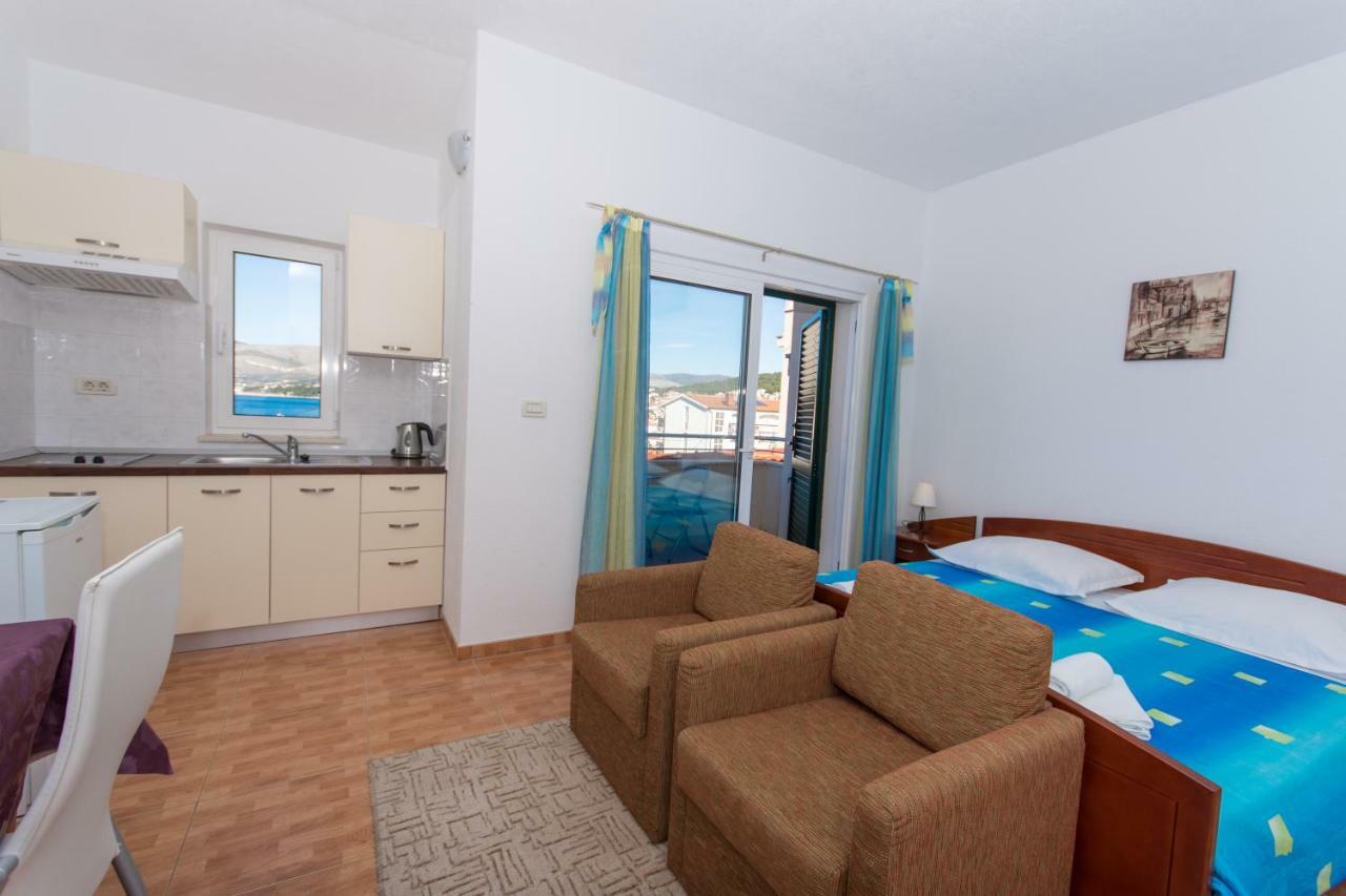 Apartments Fumija Трогир Екстериор снимка