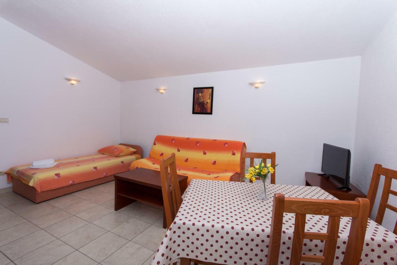 Apartments Fumija Трогир Екстериор снимка