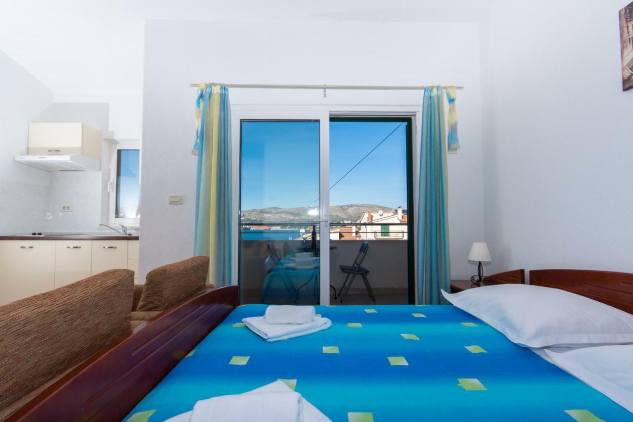 Apartments Fumija Трогир Екстериор снимка