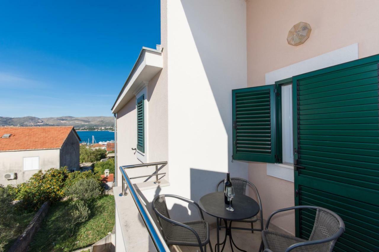 Apartments Fumija Трогир Екстериор снимка
