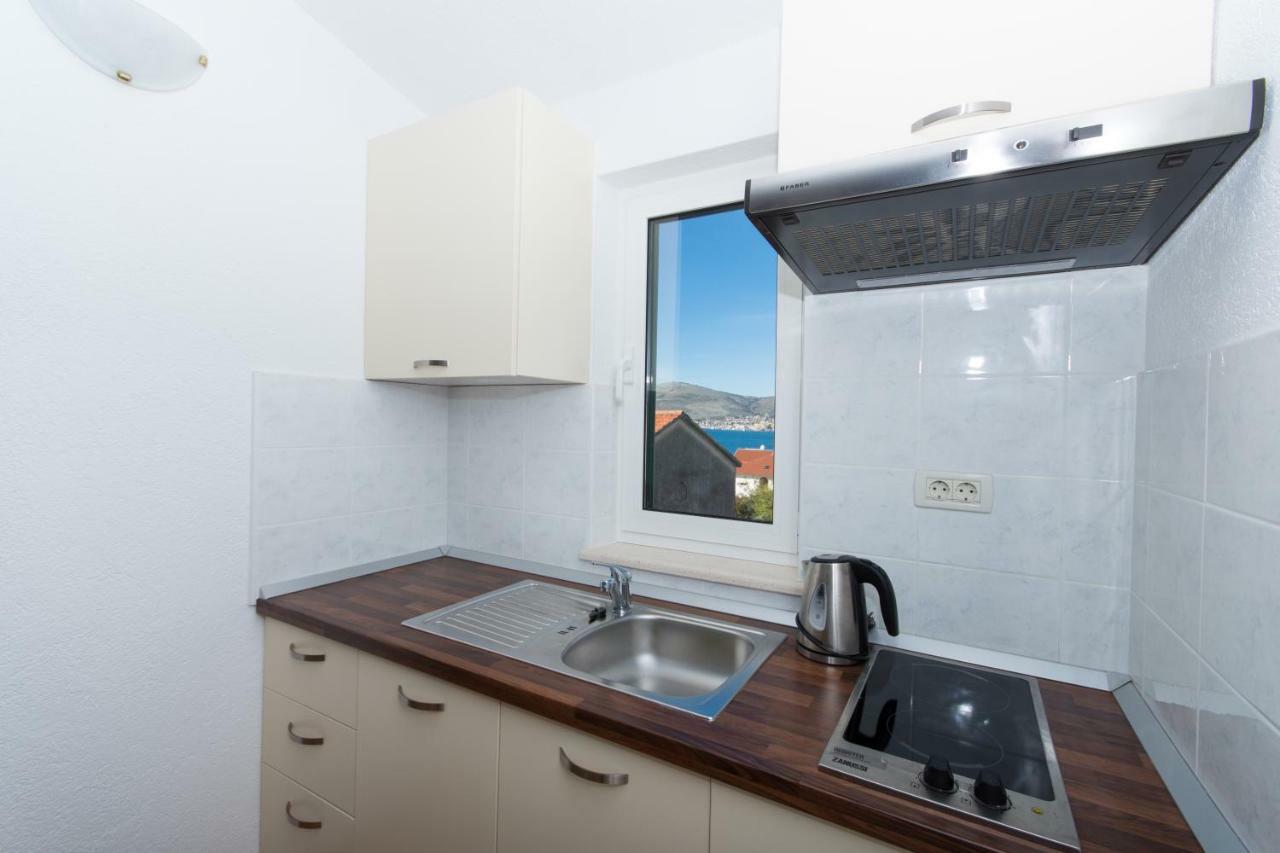 Apartments Fumija Трогир Екстериор снимка
