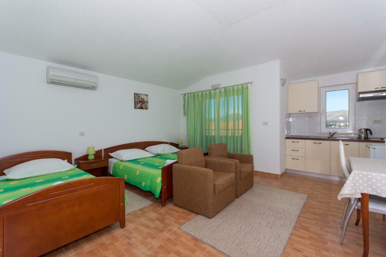 Apartments Fumija Трогир Екстериор снимка