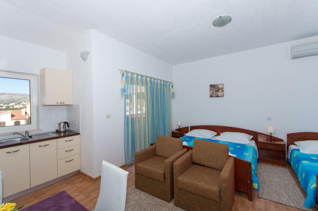 Apartments Fumija Трогир Екстериор снимка