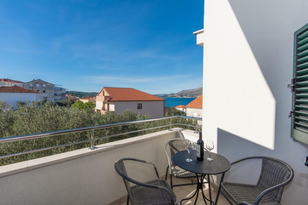 Apartments Fumija Трогир Екстериор снимка