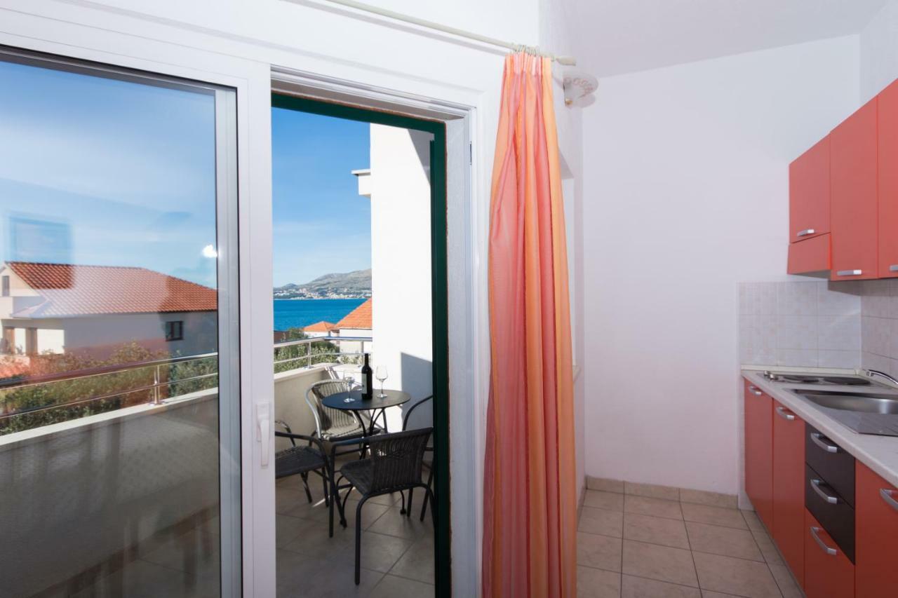 Apartments Fumija Трогир Екстериор снимка