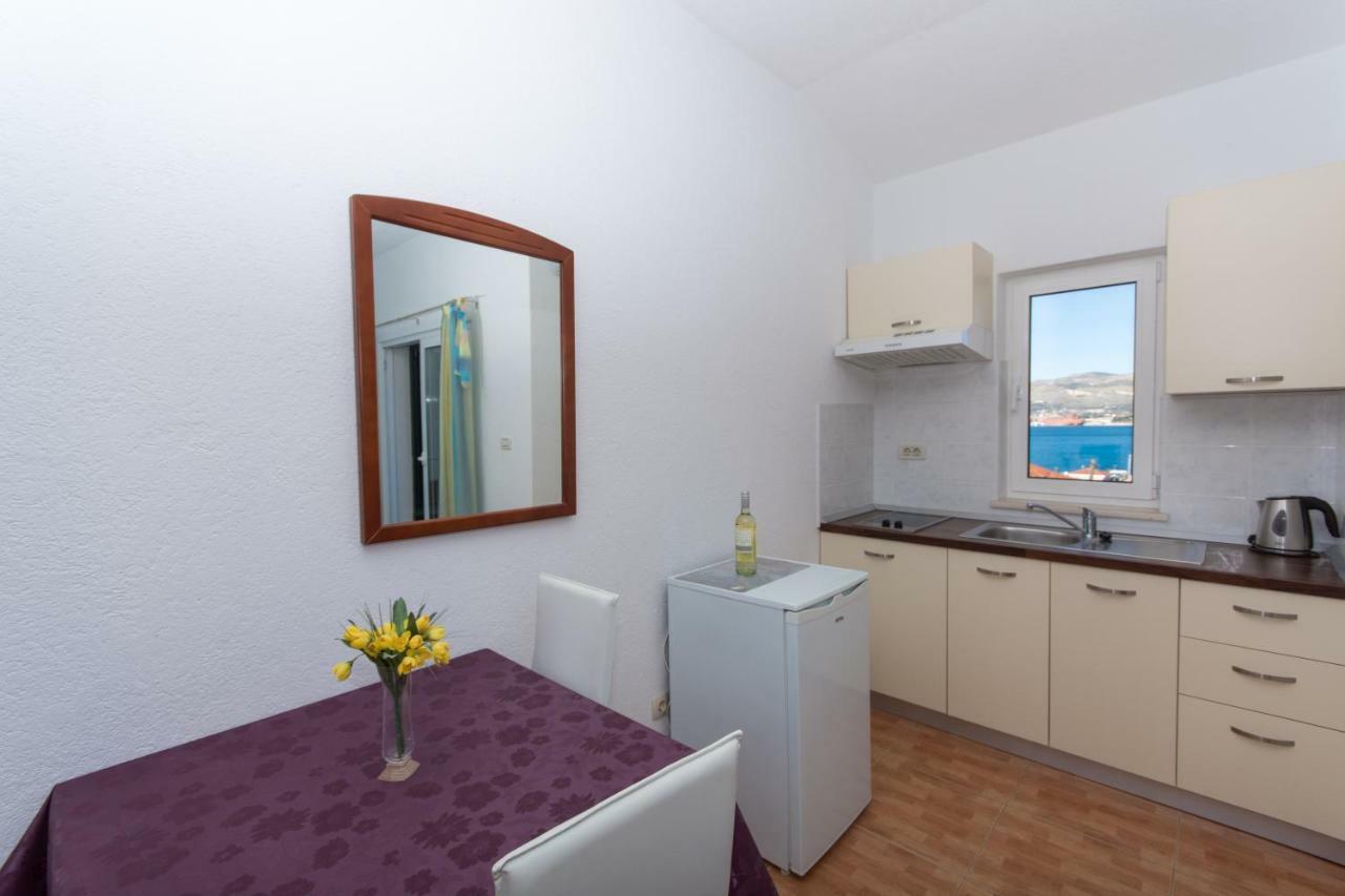 Apartments Fumija Трогир Екстериор снимка